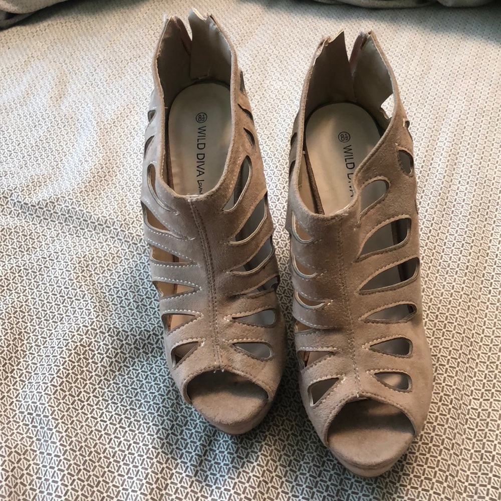 Nude wedges with cutouts